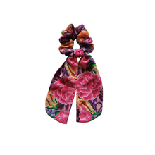 Load image into Gallery viewer, Istmo scrunchie with tail
