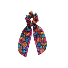Load image into Gallery viewer, Istmo scrunchie with tail
