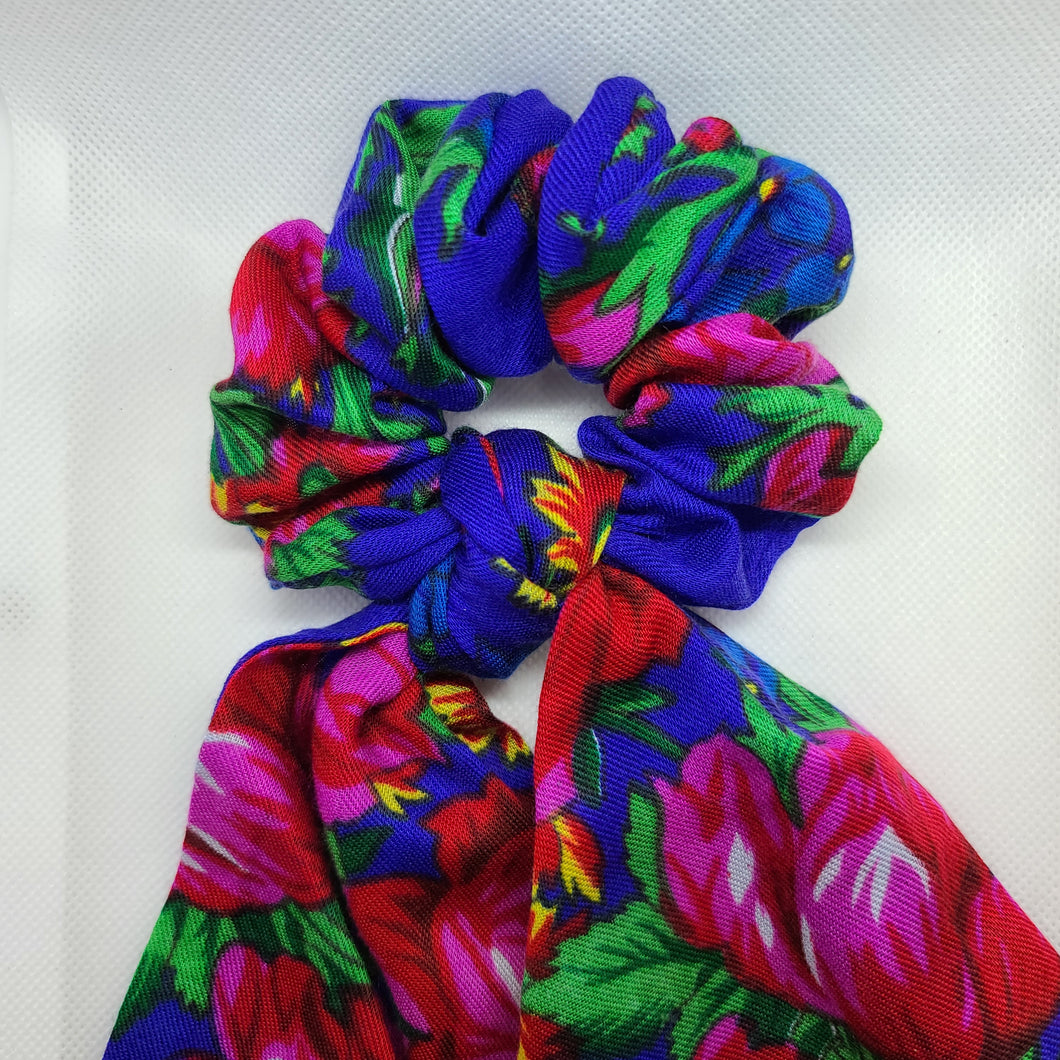 Quialana scrunchie with tail