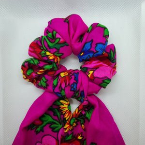 Quialana scrunchie with tail
