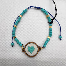 Load image into Gallery viewer, Bracelets Corazones
