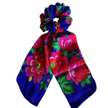 Load image into Gallery viewer, Quialana scrunchie with tail
